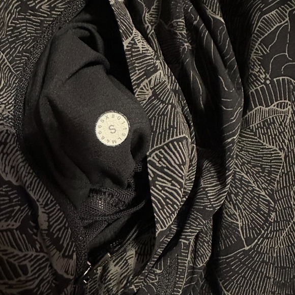 EUC Lululemon Active Vest Endeavour Grey Sage Black - Picture 4 of 4